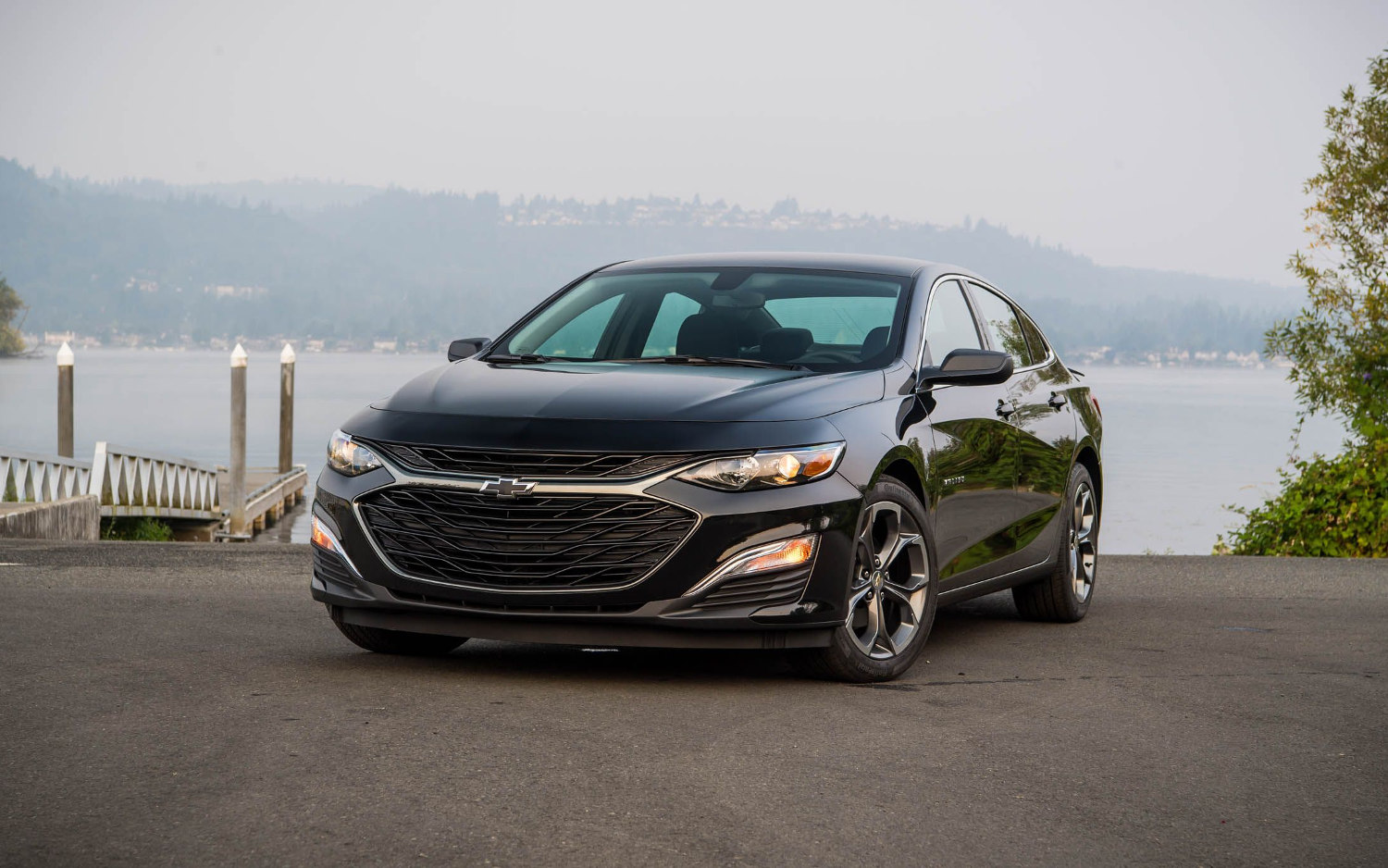 Comparison Chevrolet Malibu Hybrid 2020 Vs Kia Sorento SX 2021 